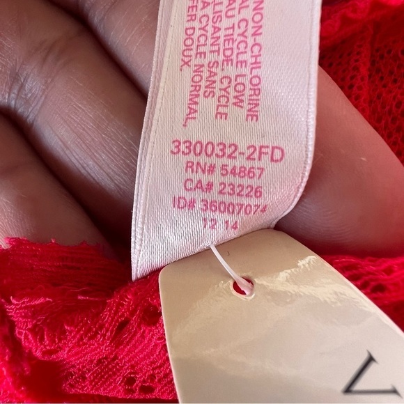 Victoria’s Secret Red Lace Teddy Peek-A-Boo Sheer Deep V Halter Large NWT 2014 - Picture 15 of 15